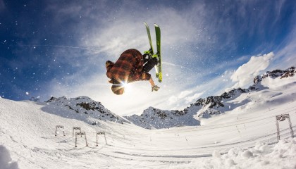 开云体育中国-斯通斯一锤定音，哥斯达黎加险胜背后的足球哲学