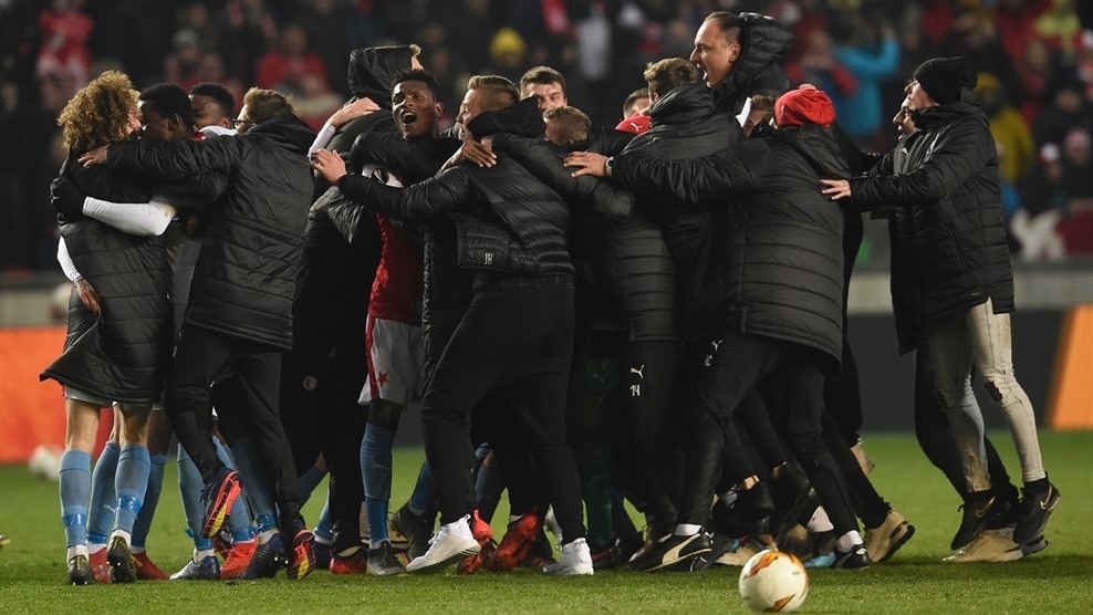 AC米兰逆转塞维利亚,库尔图瓦扛起全队 AC米兰逆转塞维利亚,库尔图瓦扛起全队