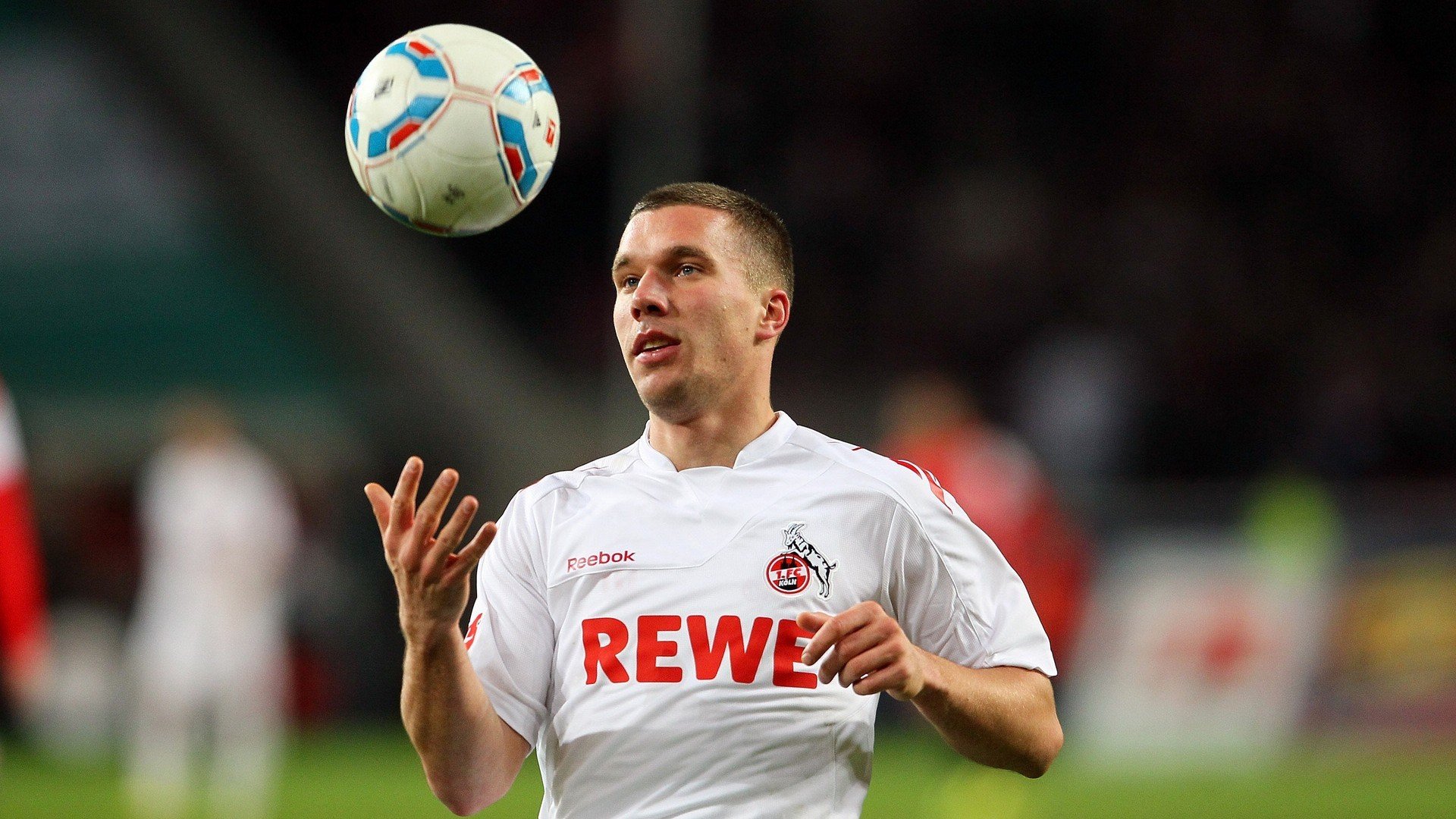 NBA总决赛之夜,哈兰德点燃赛场,当足球巨兽闯入篮球圣殿