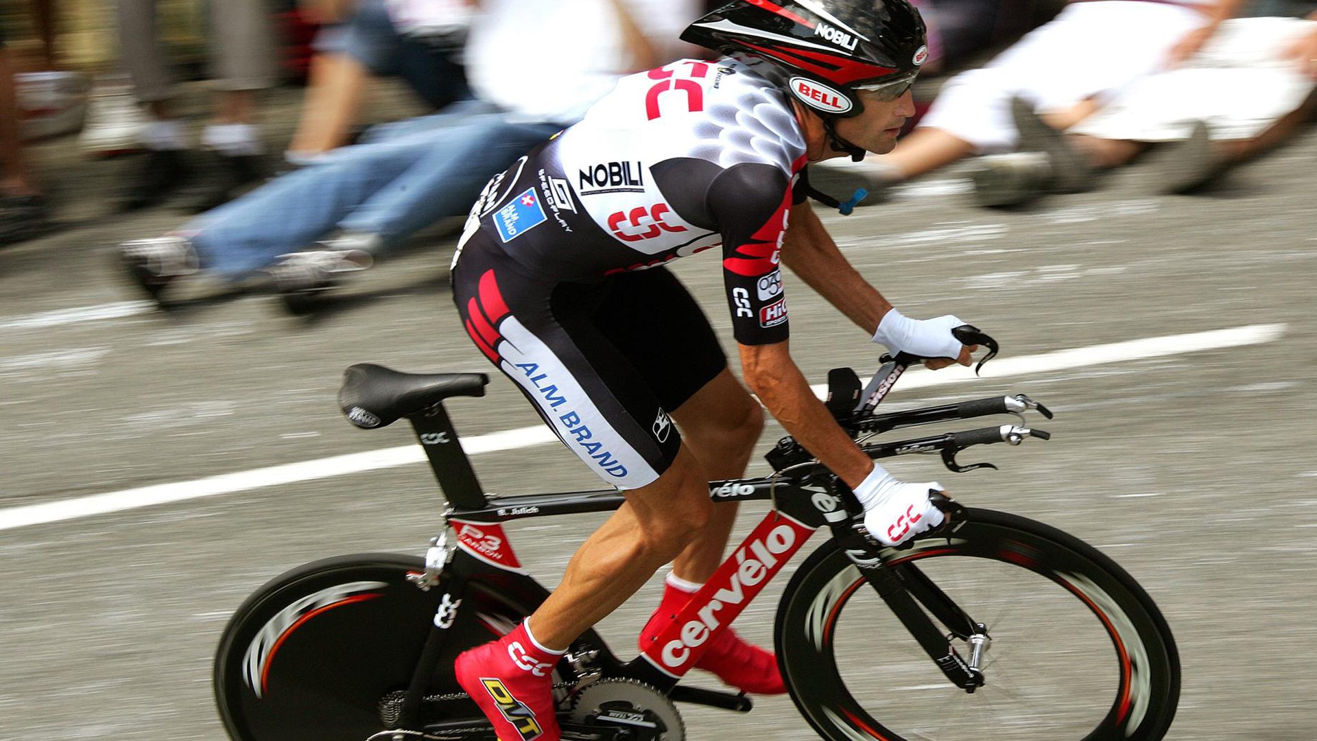 F1新赛季揭幕战之夜，卡拉斯科持续制造杀伤，赛道上的战术革命与极限博弈